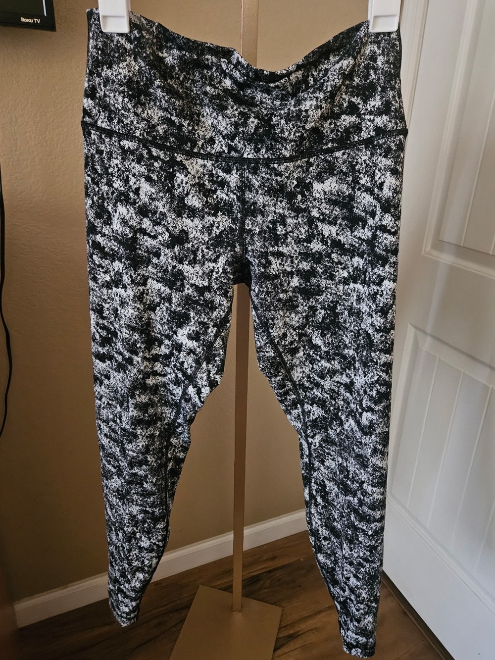 Lululemon Wunder Under High-Rise tights Misted Jacquard Black White pattern.